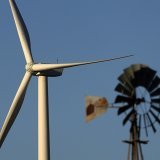 La société Energie Renouvelable du Languedoc (ERL), filiale du groupe Valeco, qui exploite sept éoliennes sur le massif de l'Escandorgue, sur les contreforts du Massif central, a également été condamnée à 200'000 euros d'amende, dont 100'000 avec sursis. (photo symbole) KEYSTONE/AP/CHARLIE RIEDEL